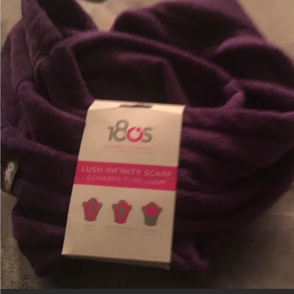 180s Lush infinity scarf